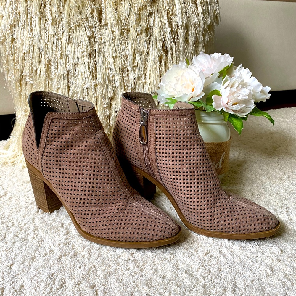 Summer bootie